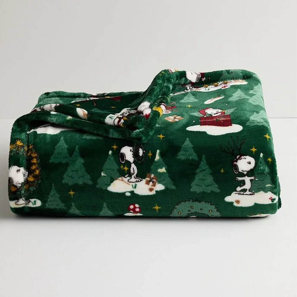 NWT Peanuts Snoopy Christmas Plush Throw Blanket